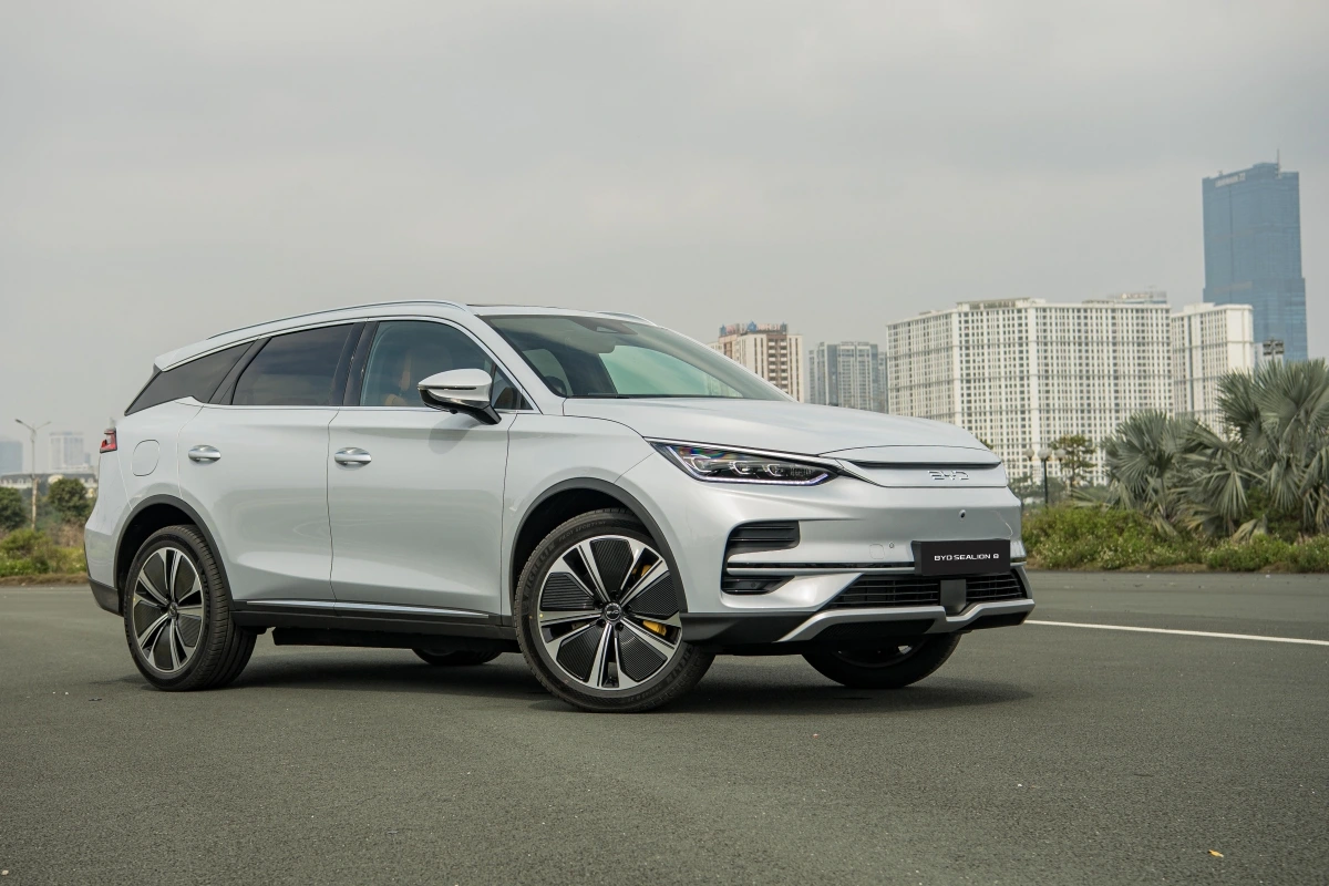 BYD SEALION 8